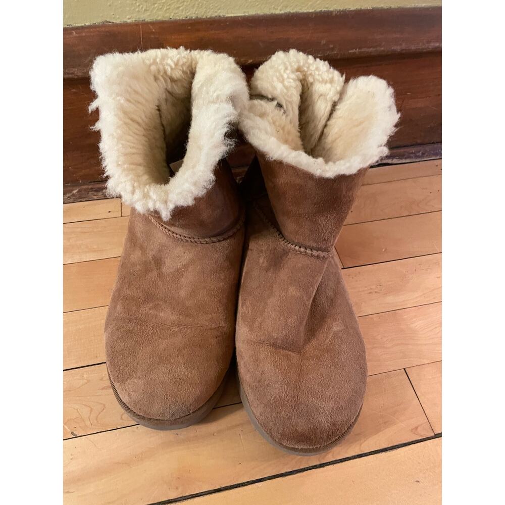 Ugg mini Bailey Bow II Chestnut Boot Size 9 EUC